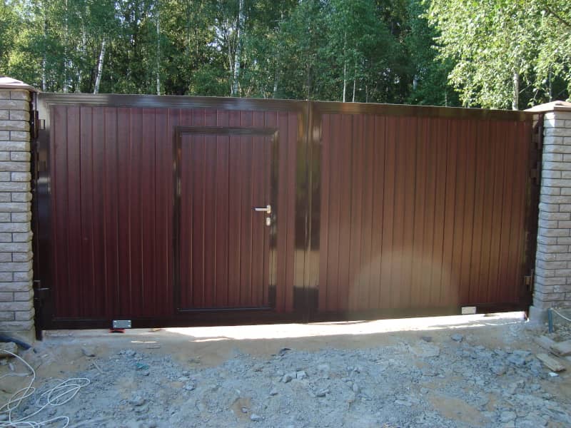 Уличные ворота DoorHan в Астрахани с установкой