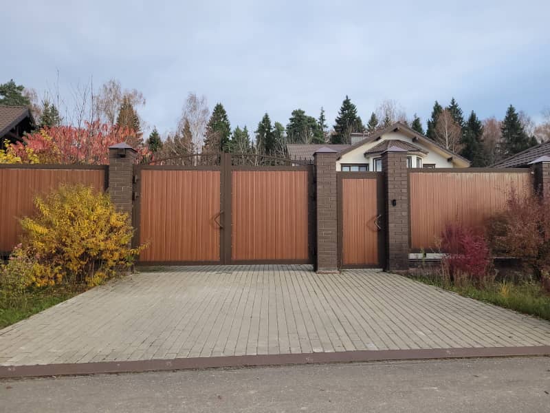 Уличные ворота DoorHan в Астрахани с установкой